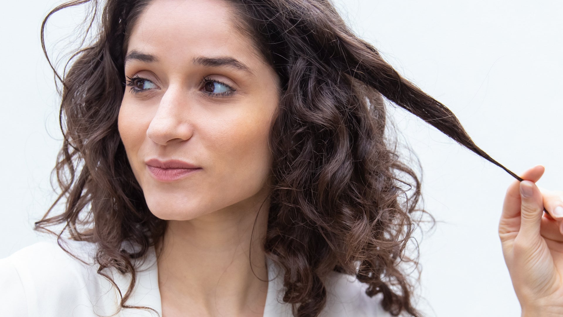 Best Vitamins for Hair Growth and Thickness: What Science Says